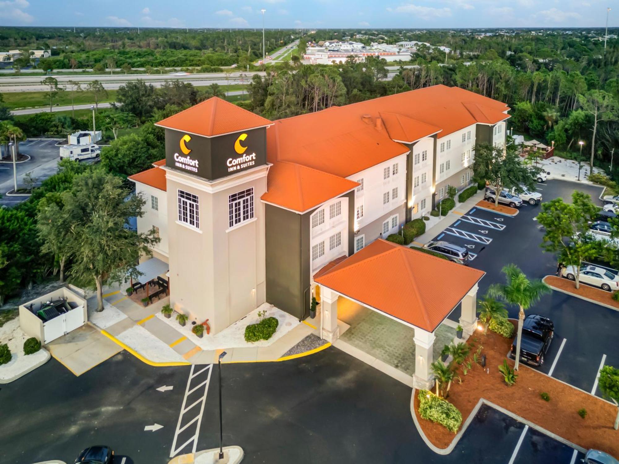 Comfort Inn & Suites Port Charlotte-Punta Gorda Ngoại thất bức ảnh