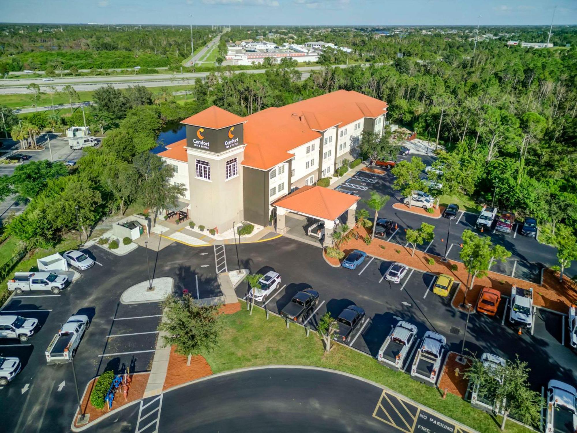 Comfort Inn & Suites Port Charlotte-Punta Gorda Ngoại thất bức ảnh