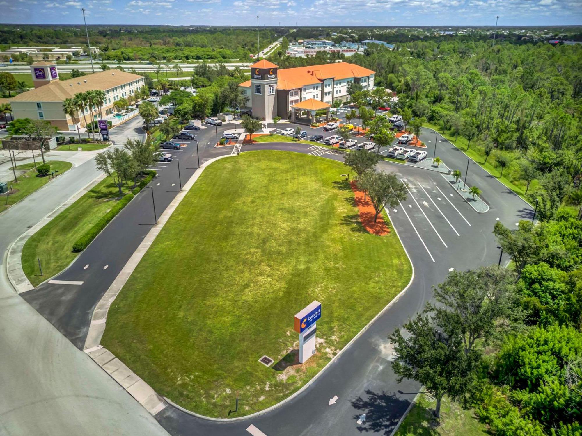Comfort Inn & Suites Port Charlotte-Punta Gorda Ngoại thất bức ảnh